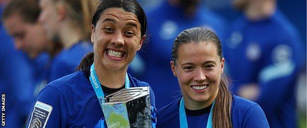 Sam Kerr (left) and Fran Kirby celebrate