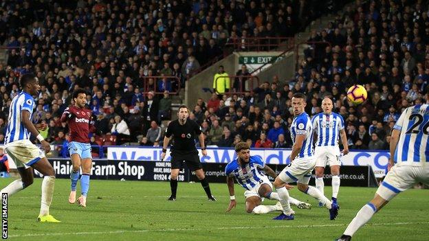 Felipe Anderson scores against Huddersfield