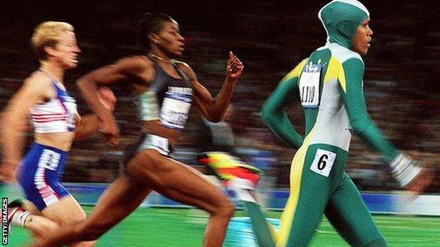 Cathy Freeman wins gold in the 400 metres, Sydney 2000