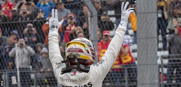 Lewis Hamilton takes pole for the United States Grand Prix