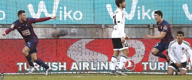 Sergi Enrich opens the scoring for Eibar against Valencia in La Liga