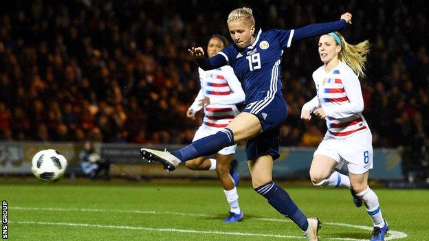 Scotland substitute Lana Clelland tested USA goalkeeper Ashlyn Harris