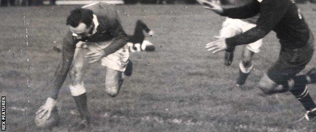 Ken Jones scores the winning Wales try against New Zealand in 1953