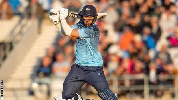 David Willey batting