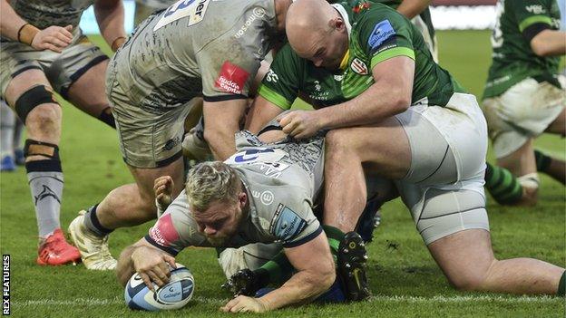 Akker van der Merwe scores for London Irish