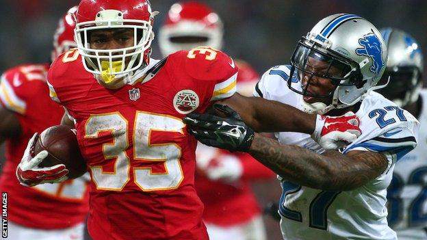 Kansas City Chiefs' Charcandrick West bursts past Detroit Lions' Glover Quin