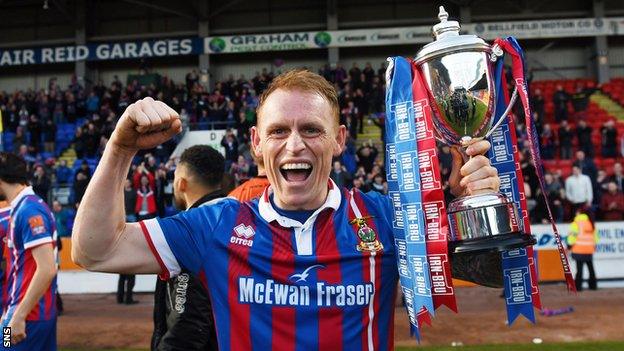 Carl Tremarco with the Scottish Challenge Cup