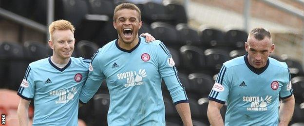 Carlton Morris (centre) celebrates