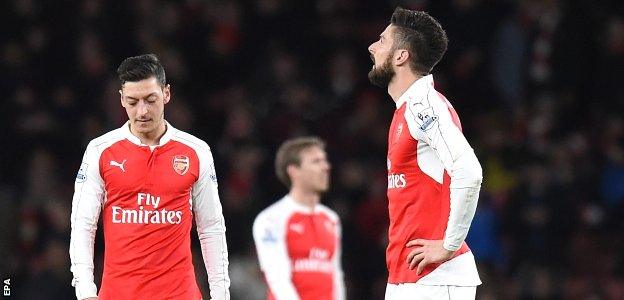 Arsenal hang their heads after losing to Swansea