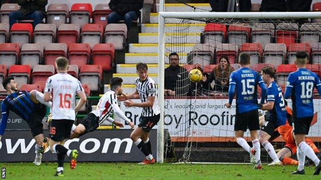 Dunfermline's Ryan Dow scores