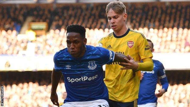 Yerry Mina of Everton holds off Arsenal's Emile Smith Rowe