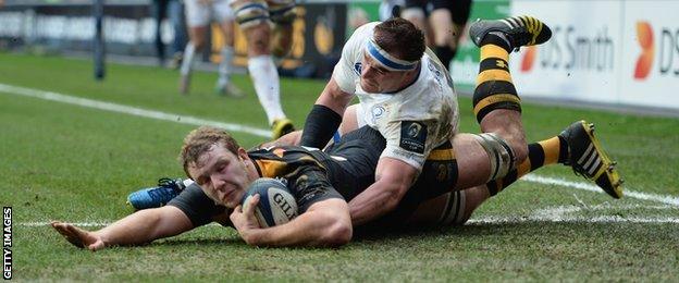 Joe Launchbury scores against Leinster