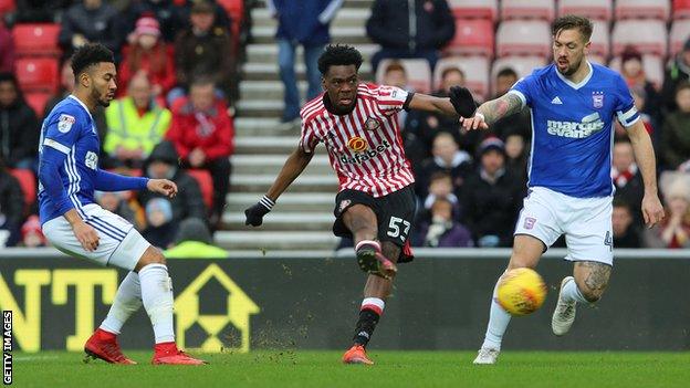 Ovie Ejaria (centre) in action for Sunderland