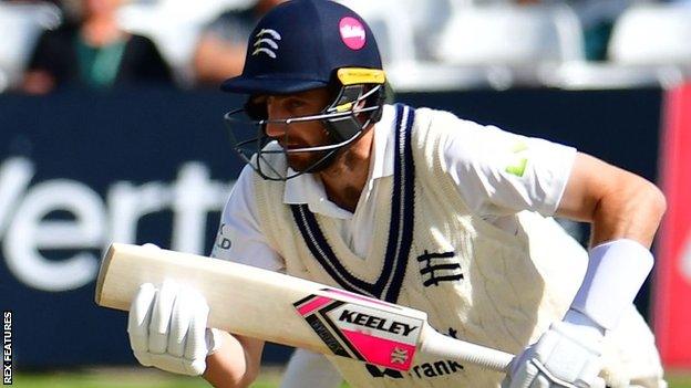 Stevie Eskinazi hit 18 fours to help Middlesex build a strong lead at Worcester