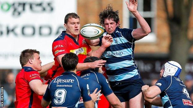 Ian Evans and Mark Flanagan challenge for the ball at a line-out