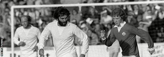 While at Manchester United, Nicholl played against Best in the early 1970s