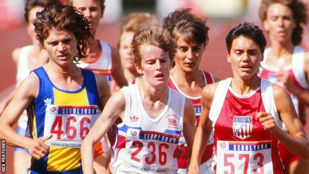 Yvonne Murray (centre) heads for a bronze medal in Seoul