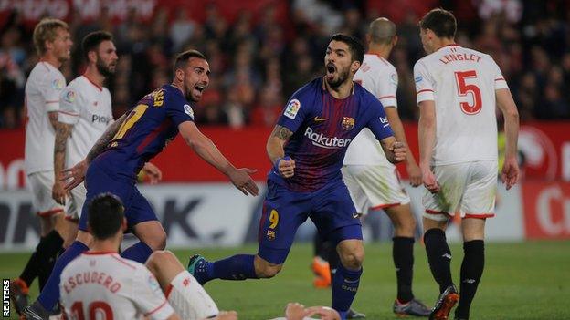 Luis Suarez celebrates his goal that brought the score back to 2-1 against Sevilla