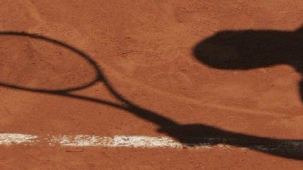 tennis shadow