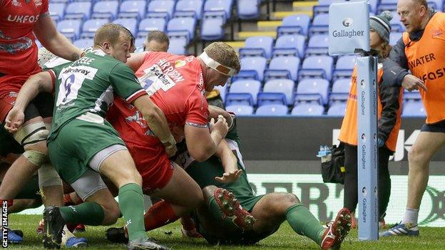 Akker van der Merwe scores Sale's first try at London Irish