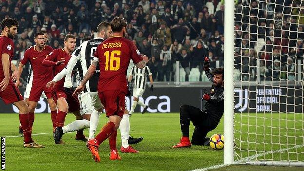 Medhi Benatia's strike keeps the pressure on Serie A leaders Napoli over Christmas