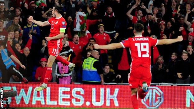 Gareth Bale celebrates his goal