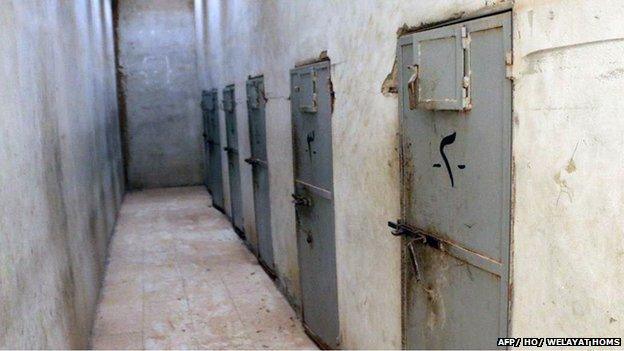 Photo released by a jihadist website showing the inside of Tadmur prison