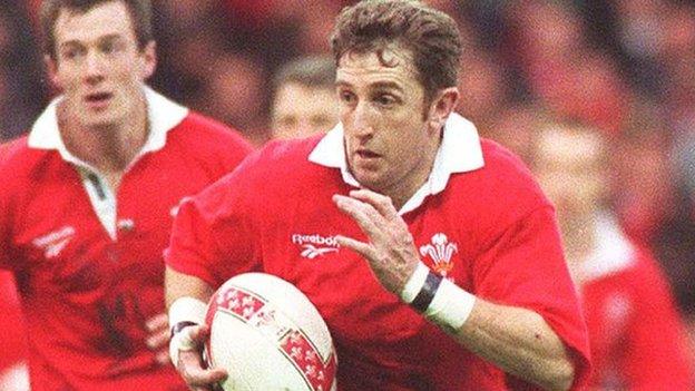 Jonathan Davies yn chwarae i Gymru yn 1997