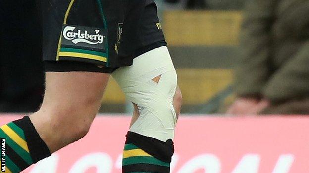 Dan Biggar's heavily strapped left knee