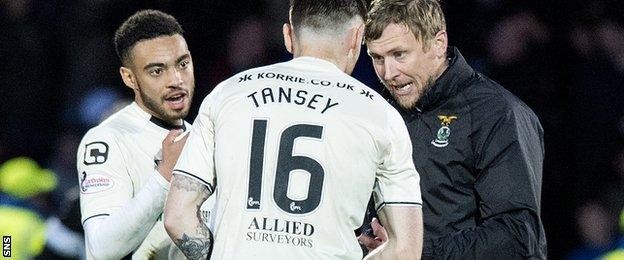 Richie Foran speaks to Jake Mulraney and Greg Tansey at Ross County's Victoria Park