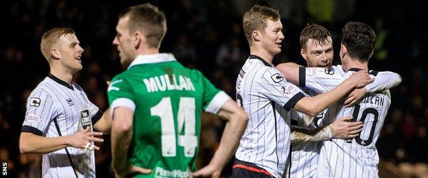 St Mirren celebrate against TNS