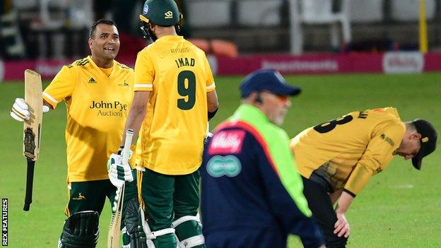 Notts Outlaws edge past Leicestershire Foxes