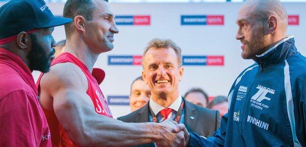 Wladimir Klitschko and Tyson Fury during their weigh-in