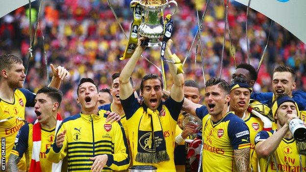 Arsenal celebrate winning the Fa Cup in 2015