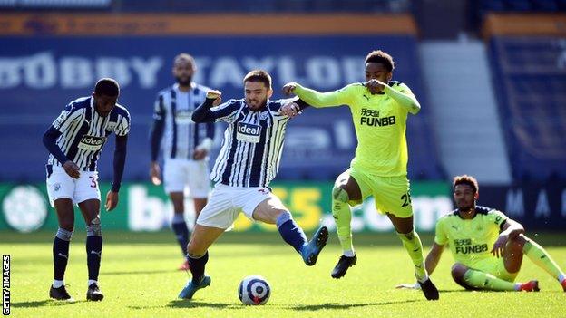 Okay Yokuslu and Joe Willock battling for the ball