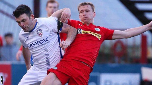 Eoin Bradley in action against Liam Bagnall