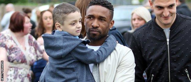 Jermain Defoe with Bradley Lowery