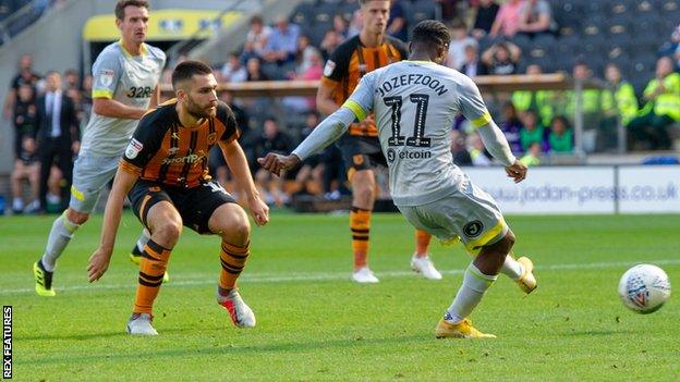 Florian Jozefzoon scores