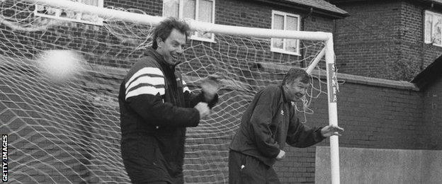 Tony Blair (left) and Sir Alex Ferguson (right) in 1996