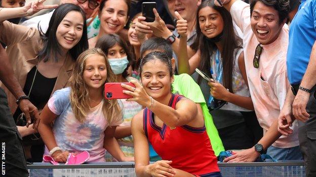 Emma Raducanu with fans at the US Open