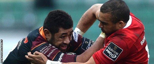 Taulupe Faletau takes on Simon Zebo