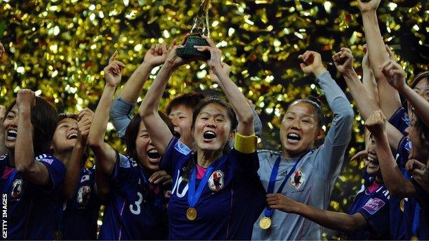 Japan celebrate winning the 2011 World Cup