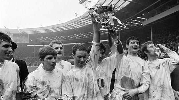 Swindon celebrate League Cup win