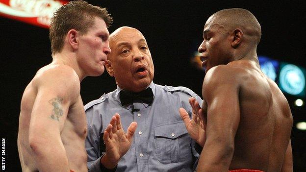 Ricky Hatton faces up to Floyd Mayweather