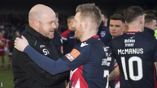 Ross County co-managers Steven Ferguson congratulates Michael Gardyne