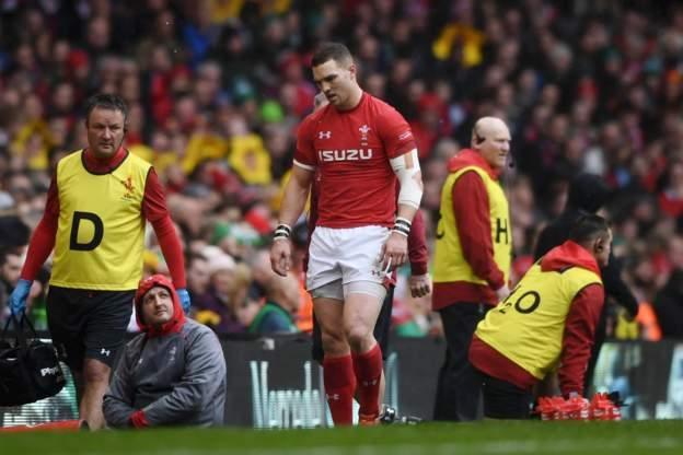 George North yn gadael y maes