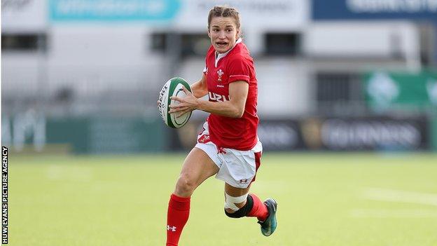 Jasmine Joyce in action for Wales against Ireland in the 2020 Six Nations