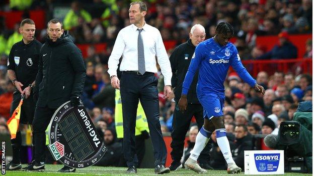 Everton interim boss Duncan Ferguson did not look at Moise Kean after substituting him