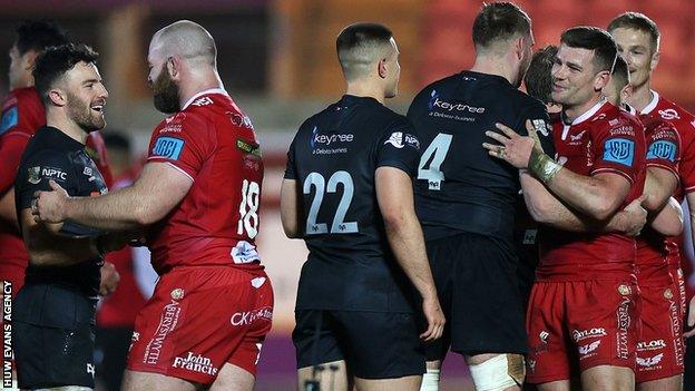 Scarlets and Ospreys greet each other