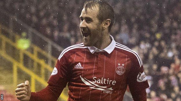 Aberdeen winger Niall McGinn celebrates